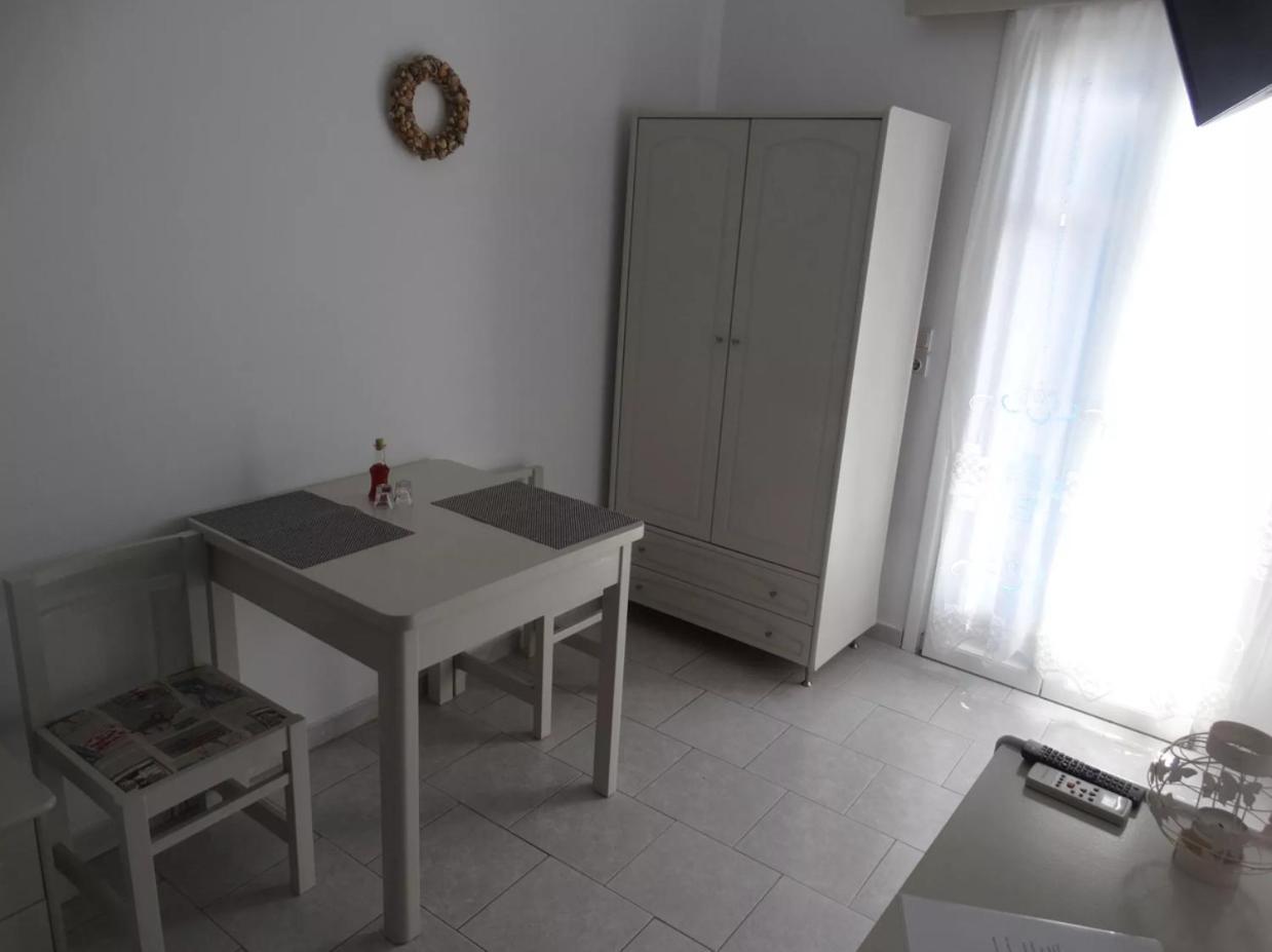 Castelopetra Aparthotel Katapola Bagian luar foto