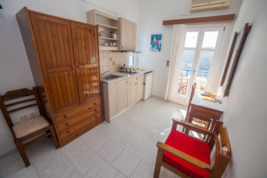 Castelopetra Aparthotel Katapola Bagian luar foto
