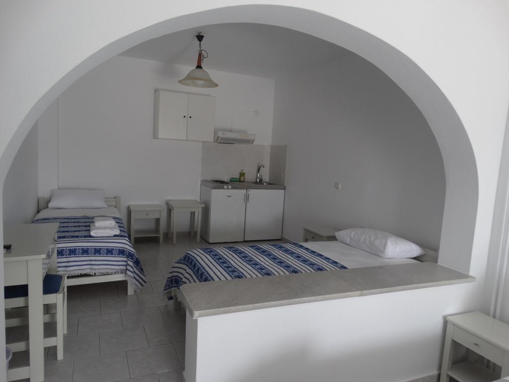 Castelopetra Aparthotel Katapola Bagian luar foto