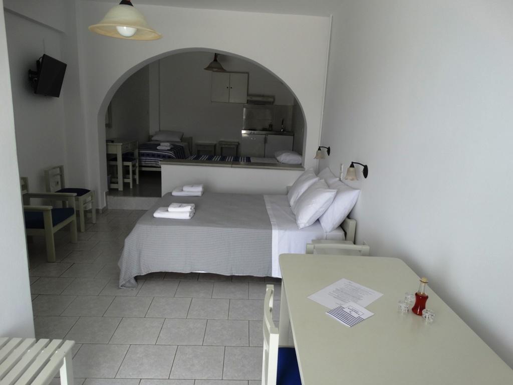 Castelopetra Aparthotel Katapola Bagian luar foto