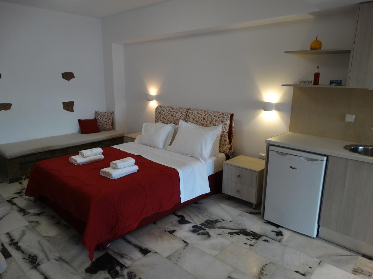 Castelopetra Aparthotel Katapola Bagian luar foto