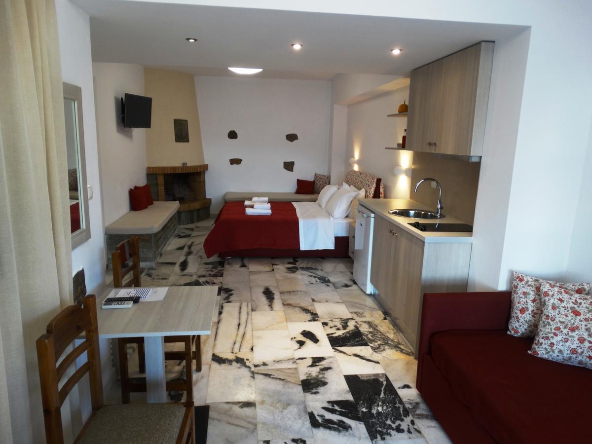 Castelopetra Aparthotel Katapola Bagian luar foto