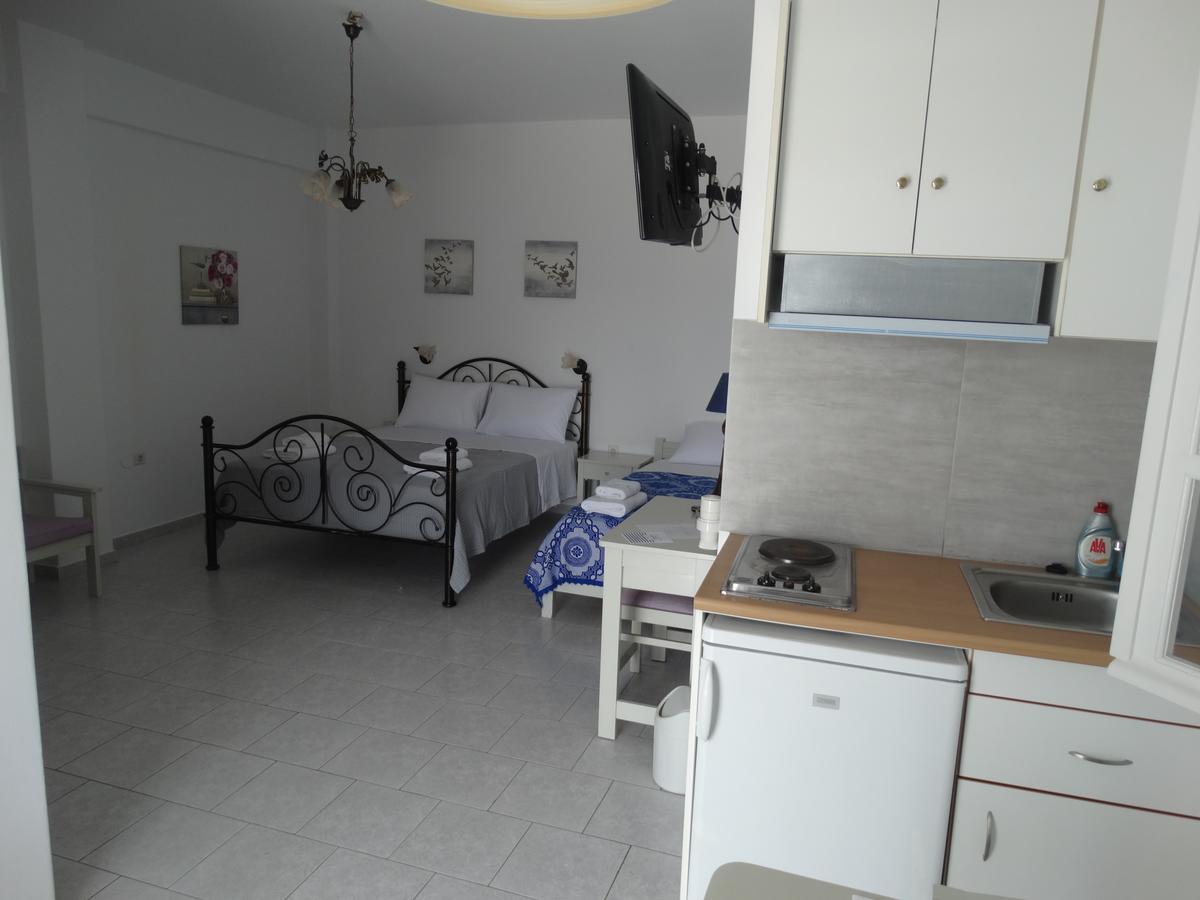 Castelopetra Aparthotel Katapola Bagian luar foto