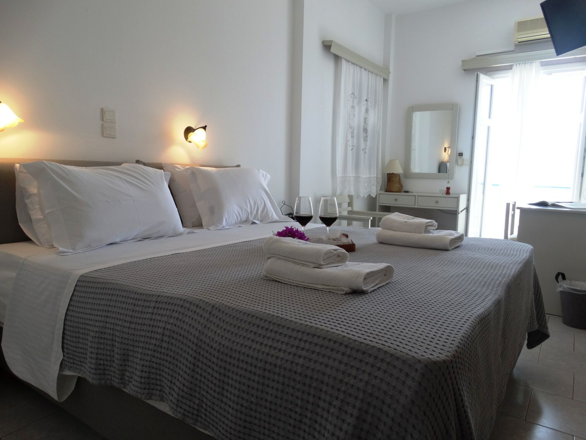 Castelopetra Aparthotel Katapola Bagian luar foto